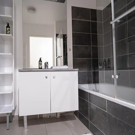 Appartement T2 Avec Parking Et Balcon Pres Du Metro Et Du Parc Des Expositions à Malakoff Extérieur photo