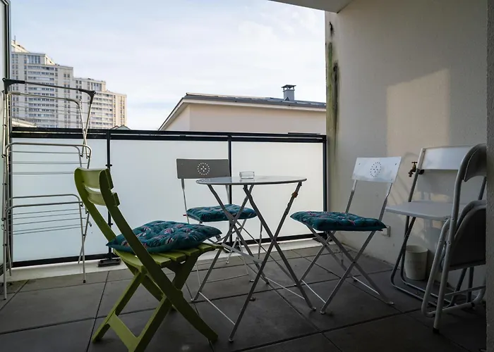 T2 Avec Parking Et Balcon Pres Du Metro Et Du Parc Des Expositions