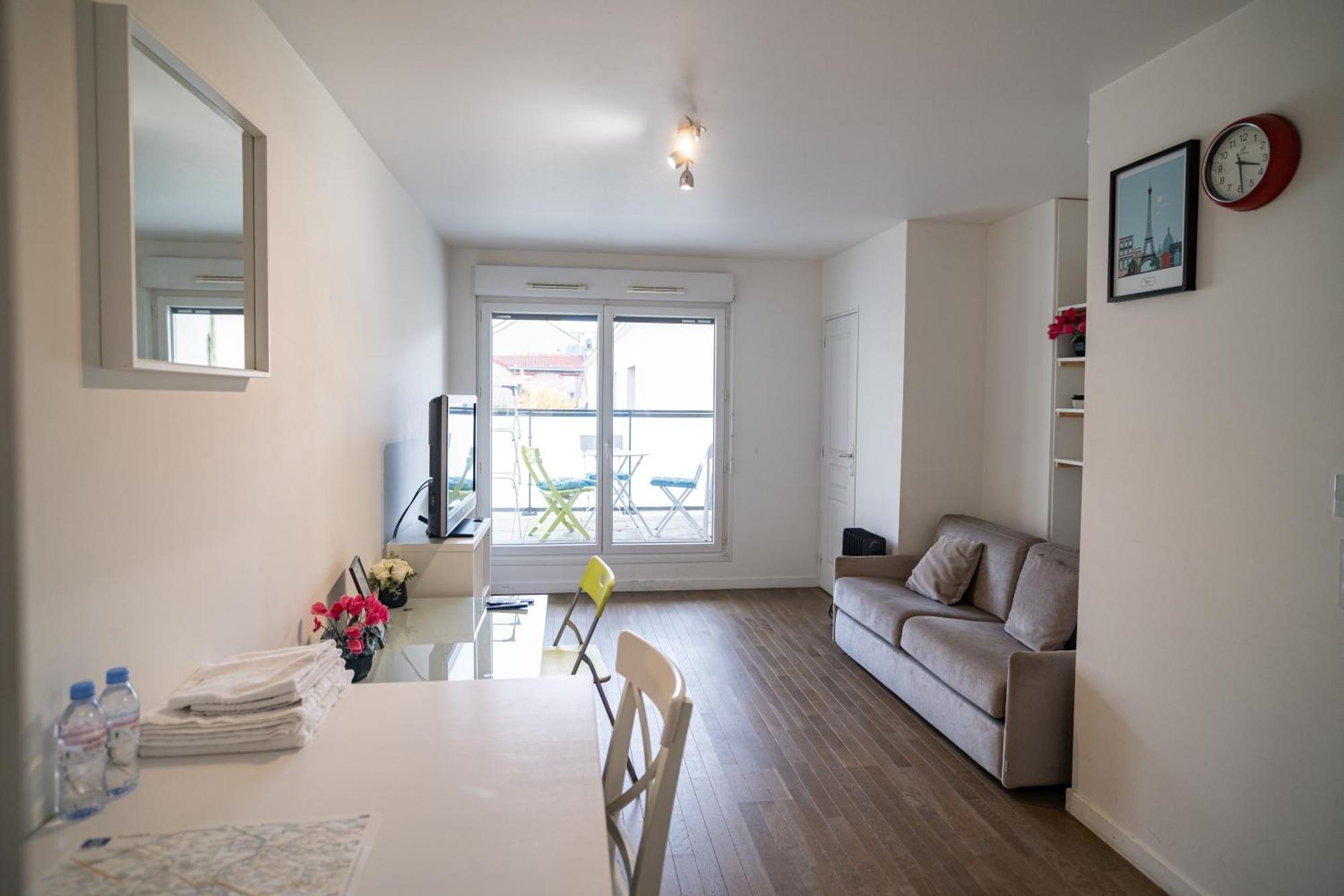 Appartement T2 Avec Parking Et Balcon Pres Du Metro Et Du Parc Des Expositions Malakoff
