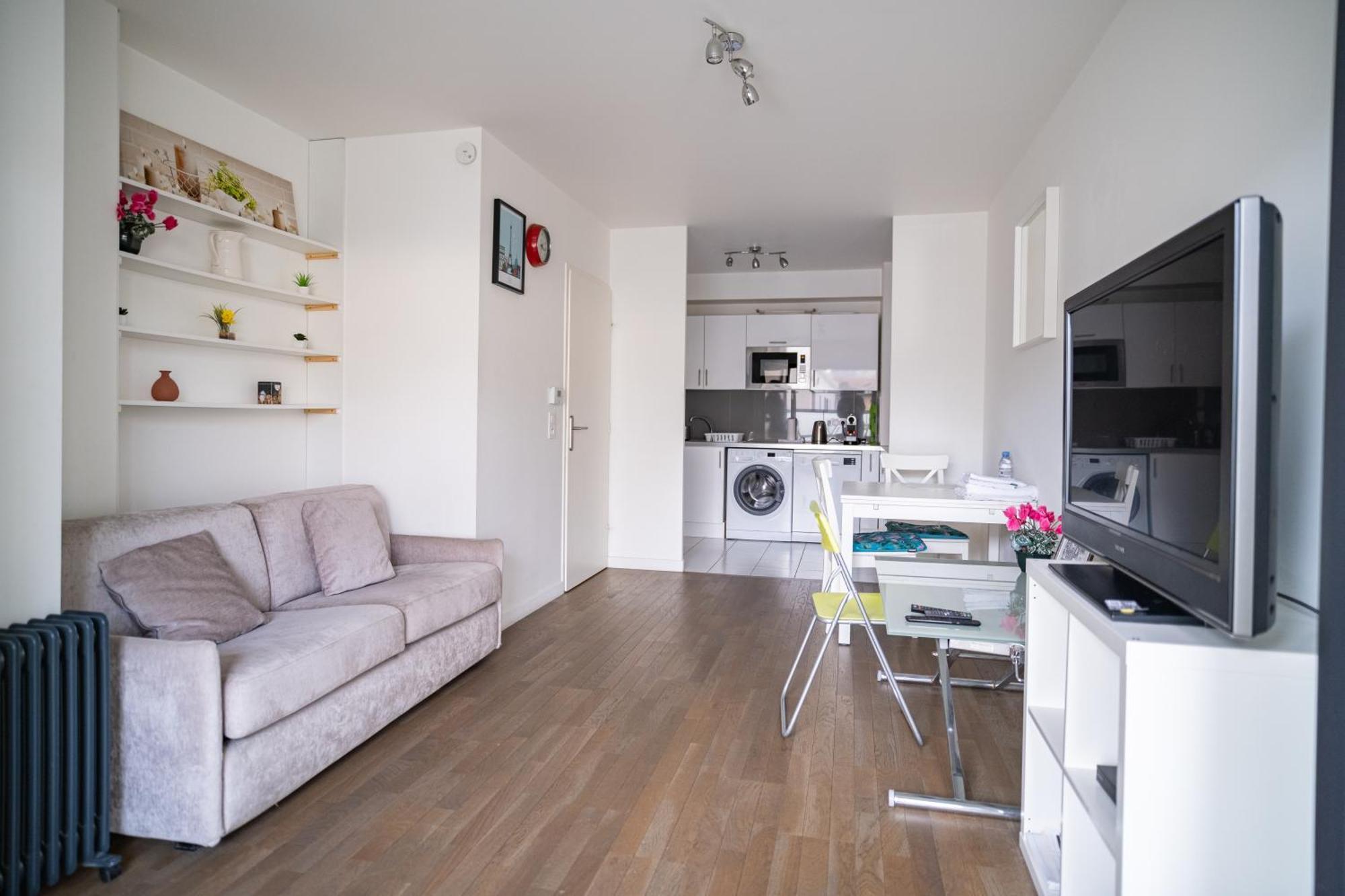 T2 Avec Parking Et Balcon Pres Du Metro Et Du Parc Des Expositions Appartement